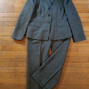 Women's Pantsuit by LeSuit. Sz. 10